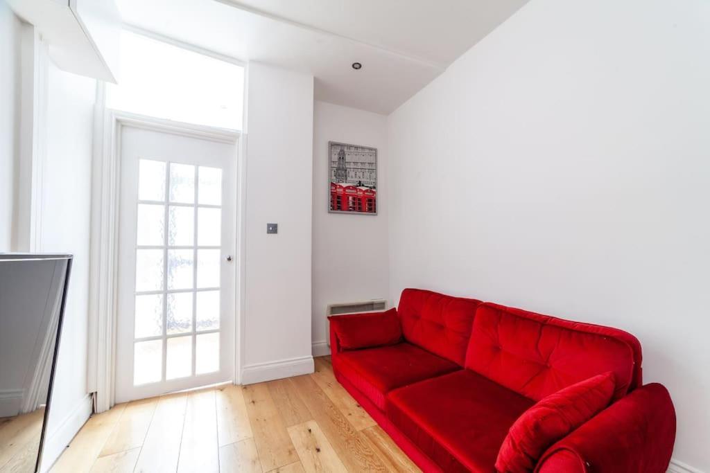 Spacious Retreat 2-Bed In Popular Camden Town Лондон Экстерьер фото